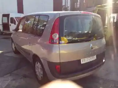 Véhicule à la ferraille renault espace iv (jk0) grand espace privilege de l'année 2004 alimenté f9q820