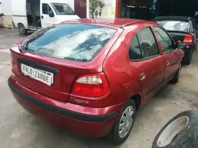 Veículo de Sucata otras marcas megane i fase 2 berlina (ba0) 1.4 16v do ano 2002 alimentado k4j750
