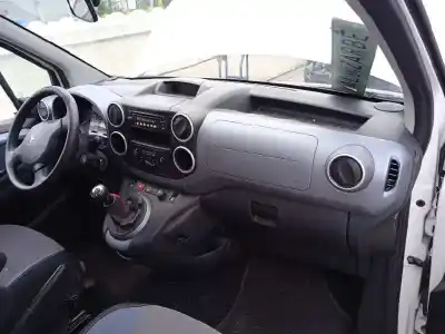 Veicolo di demolizione peugeot partner kombi confort dell'anno 2013 alimentato 9h06