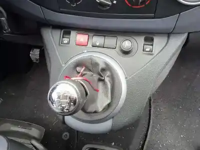 Veicolo di demolizione peugeot partner kombi confort dell'anno 2013 alimentato 9h06