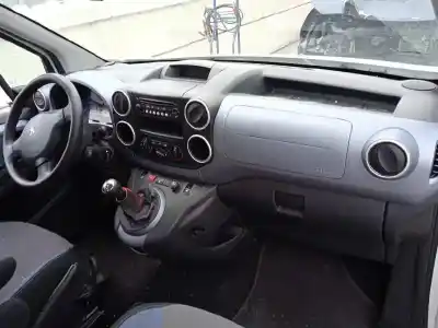 Veicolo di demolizione peugeot partner kombi confort dell'anno 2013 alimentato 9h06