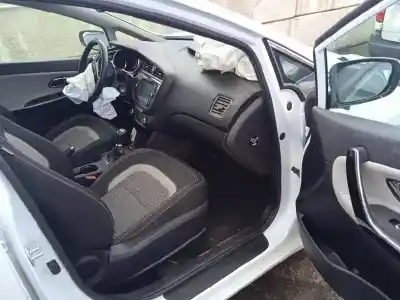 Veículo de Sucata kia pro cee´d (jd) 1.4 crdi 90 do ano 2017 alimentado d4fc