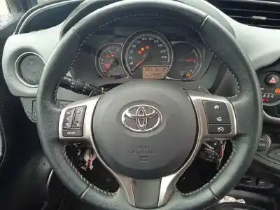 Veículo de Sucata toyota yaris (_p13_) 1.3 (nsp130_) do ano 2015 alimentado 1nr