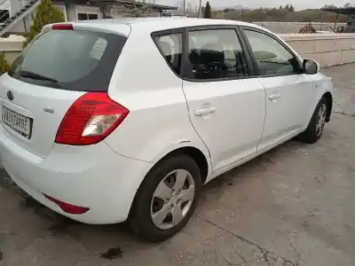 Здавання транспортного засобу kia cee´d concept року 2011 потужний d4fb