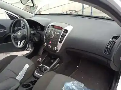 Здавання транспортного засобу kia cee´d concept року 2011 потужний d4fb