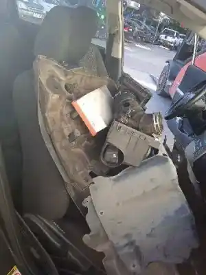 Veículo de Sucata toyota corolla verso (r1) 2.2 d-4d sol do ano 2007 alimentado 2adftv