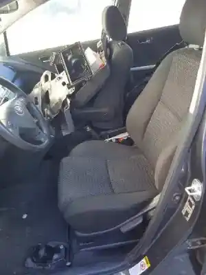 Veículo de Sucata toyota corolla verso (r1) 2.2 d-4d sol do ano 2007 alimentado 2adftv