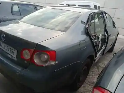 Veículo de Sucata volkswagen jetta (1k2) 1.9 tdi do ano 2006 alimentado bxe