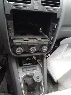 Veículo de Sucata volkswagen jetta (1k2) 1.9 tdi do ano 2006 alimentado bxe