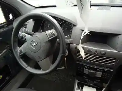 Veículo de Sucata opel astra h berlina 1.7 16v cdti do ano 2006 alimentado z17dth