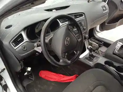 Veículo de Sucata kia pro cee´d (jd) 1.4 crdi 90 do ano 2017 alimentado d4fc