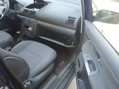 Verschrottungsfahrzeug seat alhambra (7v9) reference des jahres 2005 angetrieben asz