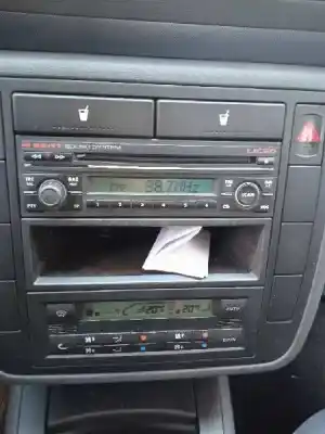 Verschrottungsfahrzeug seat alhambra (7v9) reference des jahres 2005 angetrieben asz