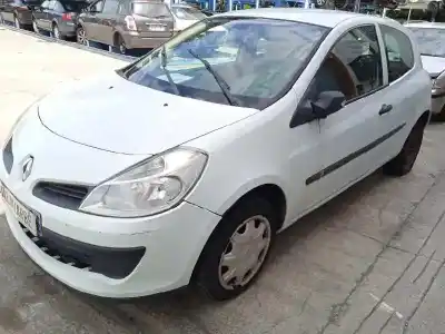 Vehículo de desguace RENAULT CLIO III 1.5 dCi Diesel CAT del año 2007 con motor K9K766