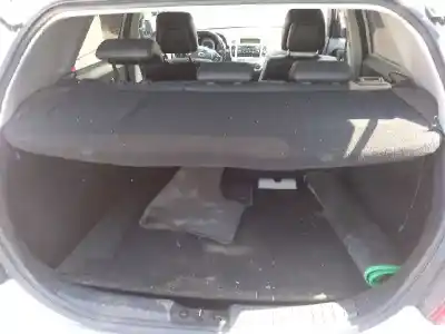 Veicolo di demolizione kia cee´d 1.6 crdi cat dell'anno 2008 alimentato d4fb