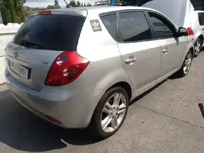 Veicolo di demolizione kia cee´d 1.6 crdi cat dell'anno 2008 alimentato d4fb