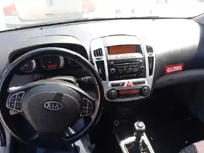 Veicolo di demolizione kia cee´d 1.6 crdi cat dell'anno 2008 alimentato d4fb