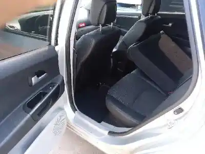 Veicolo di demolizione kia cee´d 1.6 crdi cat dell'anno 2008 alimentato d4fb