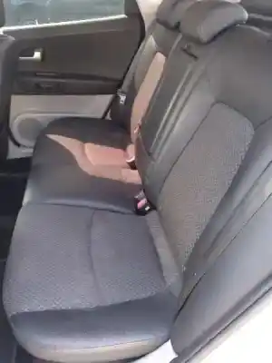 Veicolo di demolizione kia cee´d 1.6 crdi cat dell'anno 2008 alimentato d4fb