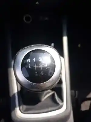 Veicolo di demolizione kia cee´d 1.6 crdi cat dell'anno 2008 alimentato d4fb