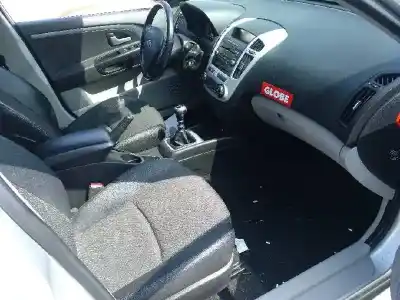 Veicolo di demolizione kia cee´d 1.6 crdi cat dell'anno 2008 alimentato d4fb