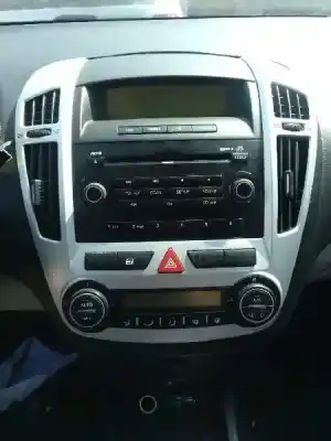 Veicolo di demolizione kia cee´d 1.6 crdi cat dell'anno 2008 alimentato d4fb