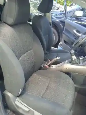 Veículo de Sucata toyota auris sol do ano 2007 alimentado 1zr