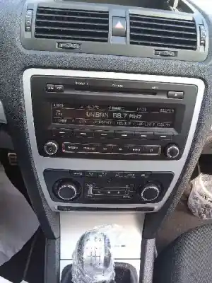 Veículo de Sucata skoda octavia berlina (1z3) executive do ano 2010 alimentado bmm