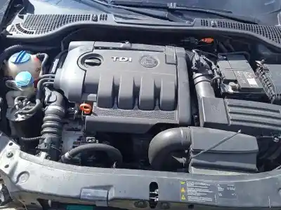 Veículo de Sucata skoda octavia berlina (1z3) executive do ano 2010 alimentado bmm