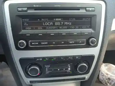 Veículo de Sucata skoda octavia berlina (1z3) executive do ano 2010 alimentado bmm