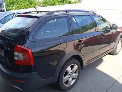 Veículo de Sucata skoda octavia berlina (1z3) executive do ano 2010 alimentado bmm