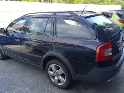 Veículo de Sucata skoda octavia berlina (1z3) executive do ano 2010 alimentado bmm