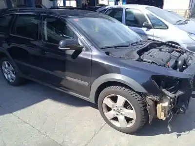 Veículo de Sucata skoda octavia berlina (1z3) executive do ano 2010 alimentado bmm