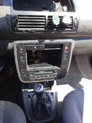 Veicolo di demolizione seat alhambra (7v9) 1.9 tdi dell'anno 2004 alimentato auy