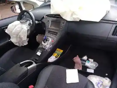 Здавання транспортного засобу toyota prius (nhw30) * року 2013 потужний 2zr