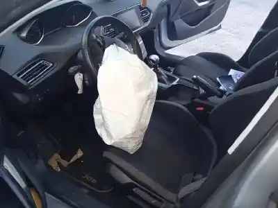 Sloopvoertuig peugeot 308 sw style van het jaar 2016 aangedreven hn02