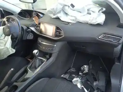 Sloopvoertuig peugeot 308 sw style van het jaar 2016 aangedreven hn02