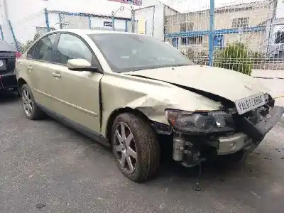 Vehicul casat volvo s40 berlina 2.0 16v al anului 2004 alimentat b5244s4