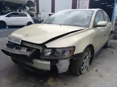 Vehicul casat volvo s40 berlina 2.0 16v al anului 2004 alimentat b5244s4