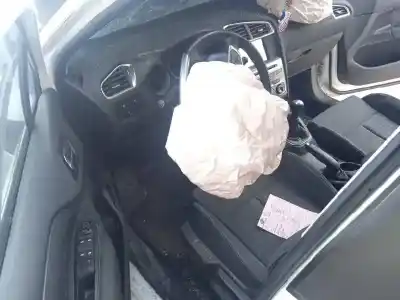 Veículo de Sucata citroen c4 lim. feel edition do ano 2017 alimentado bh02