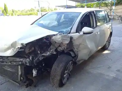 Sloopvoertuig VOLKSWAGEN GOLF VI (5K1) 1.6 TDI van het jaar 2010 aangedreven CAYC