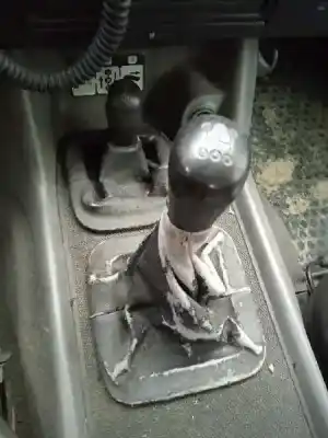Véhicule à la ferraille land rover                                         discovery (lt)                                                                                                                                                                                                                                             2.5 turbodiesel                                                                                                                                                                                                                                            de l'année 2002 alimenté 15p