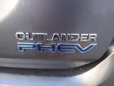 Veículo de Sucata mitsubishi outlander (gf0) phev kaiteki 4wd do ano 2018 alimentado 4b11