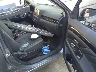 Veículo de Sucata mitsubishi outlander (gf0) phev kaiteki 4wd do ano 2018 alimentado 4b11