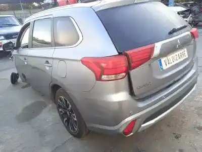 Veículo de Sucata mitsubishi outlander (gf0) phev kaiteki 4wd do ano 2018 alimentado 4b11