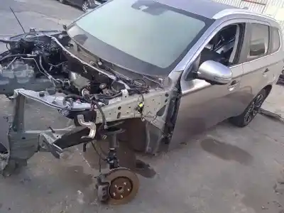 Veículo de Sucata mitsubishi outlander (gf0) phev kaiteki 4wd do ano 2018 alimentado 4b11