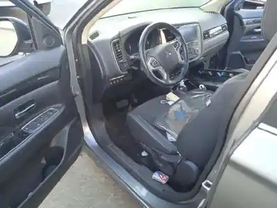 Veículo de Sucata mitsubishi outlander (gf0) phev kaiteki 4wd do ano 2018 alimentado 4b11