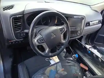 Veículo de Sucata mitsubishi outlander (gf0) phev kaiteki 4wd do ano 2018 alimentado 4b11