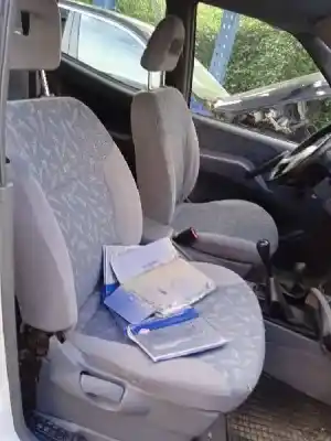 Veicolo di demolizione nissan terrano/terrano.ii (r20) 2.4 cat dell'anno 1999 alimentato td27ti