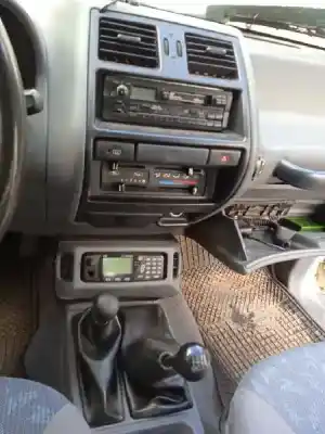 Veicolo di demolizione nissan terrano/terrano.ii (r20) 2.4 cat dell'anno 1999 alimentato td27ti